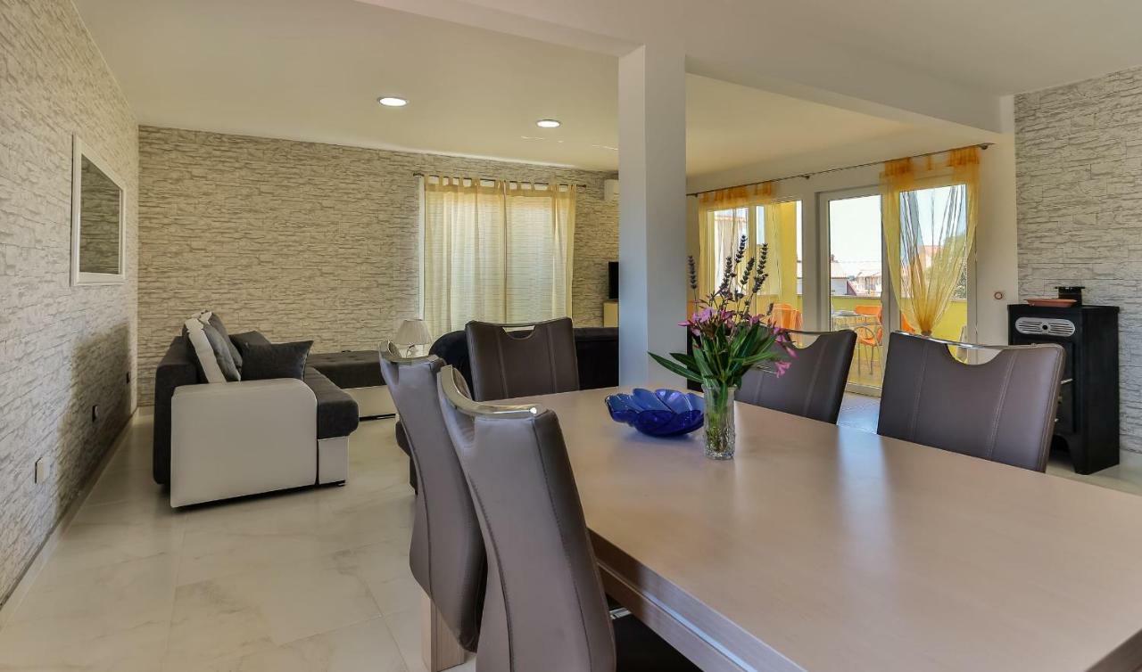 Apartments Dora Victoria Dream 메덜린 외부 사진