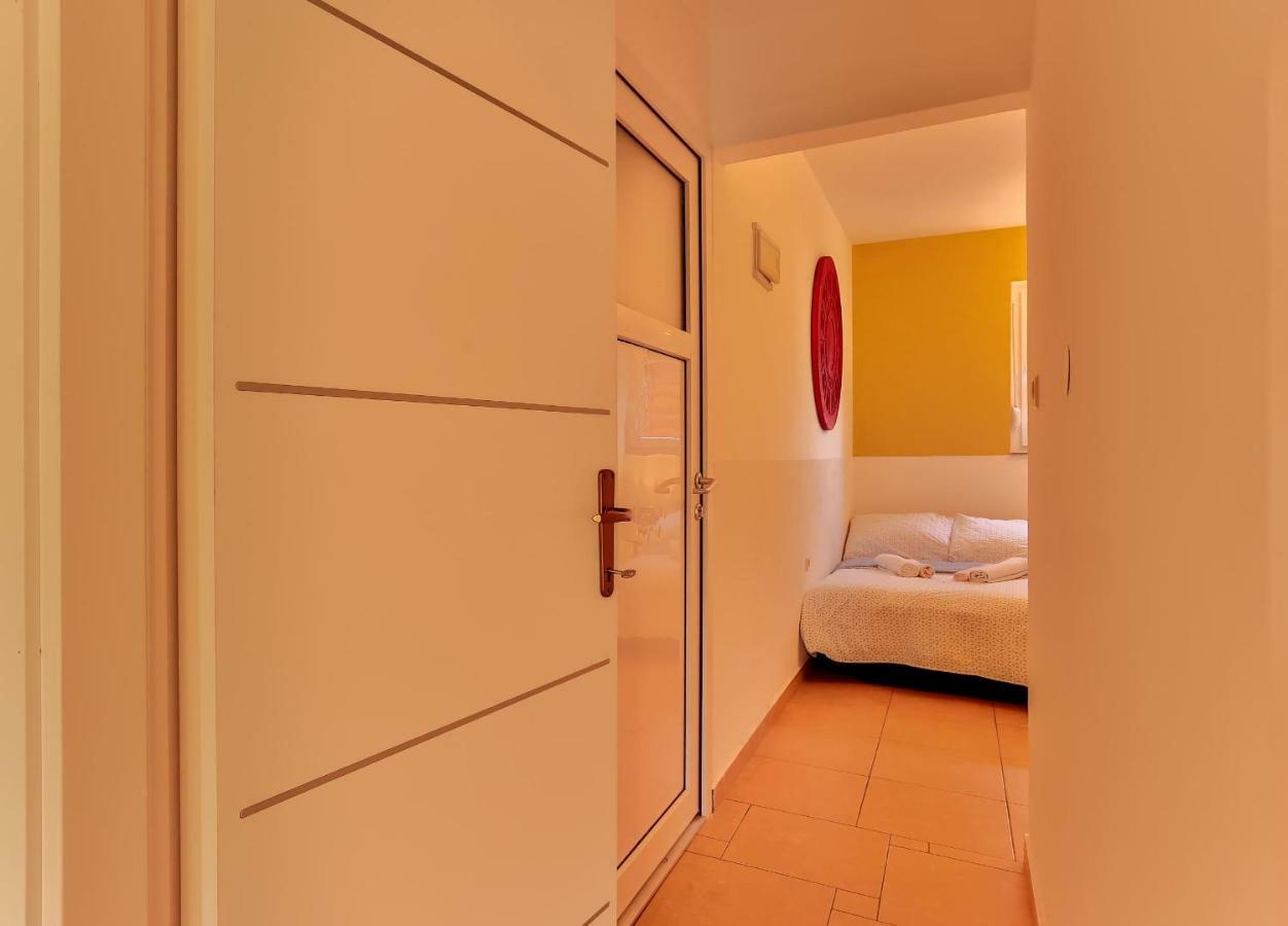 Apartments Dora Victoria Dream 메덜린 외부 사진