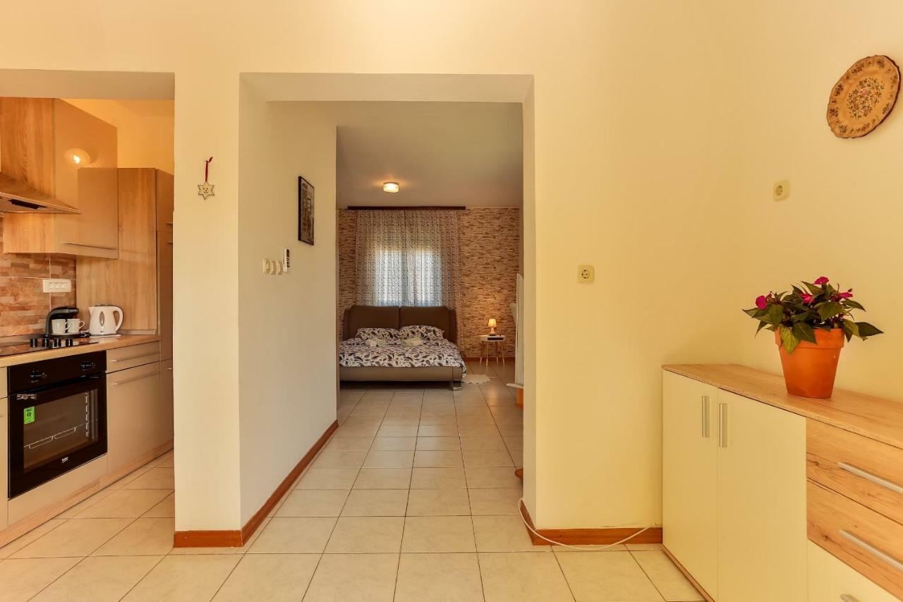Apartments Dora Victoria Dream 메덜린 외부 사진