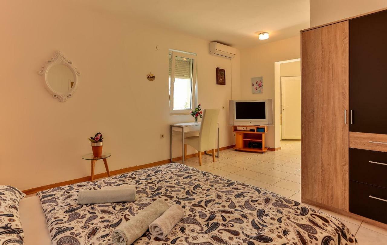 Apartments Dora Victoria Dream 메덜린 외부 사진