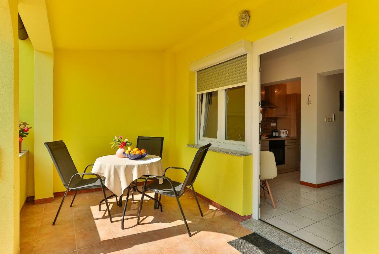 Apartments Dora Victoria Dream 메덜린 외부 사진