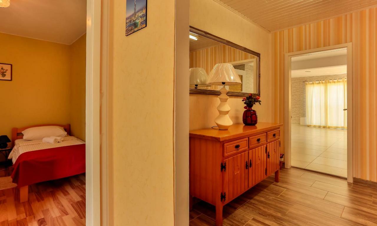 Apartments Dora Victoria Dream 메덜린 외부 사진