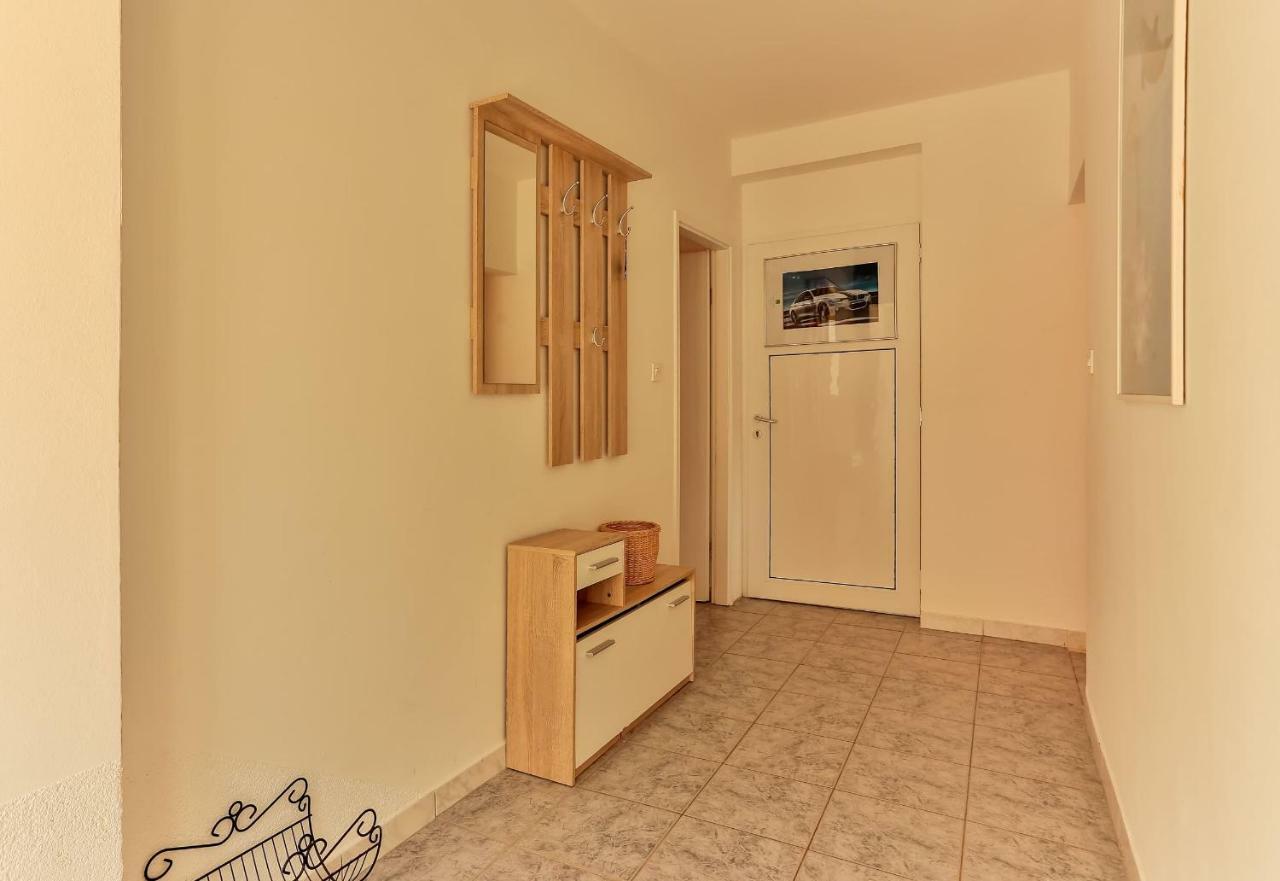 Apartments Dora Victoria Dream 메덜린 외부 사진