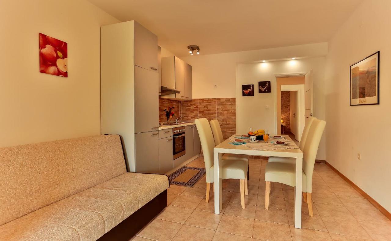 Apartments Dora Victoria Dream 메덜린 외부 사진