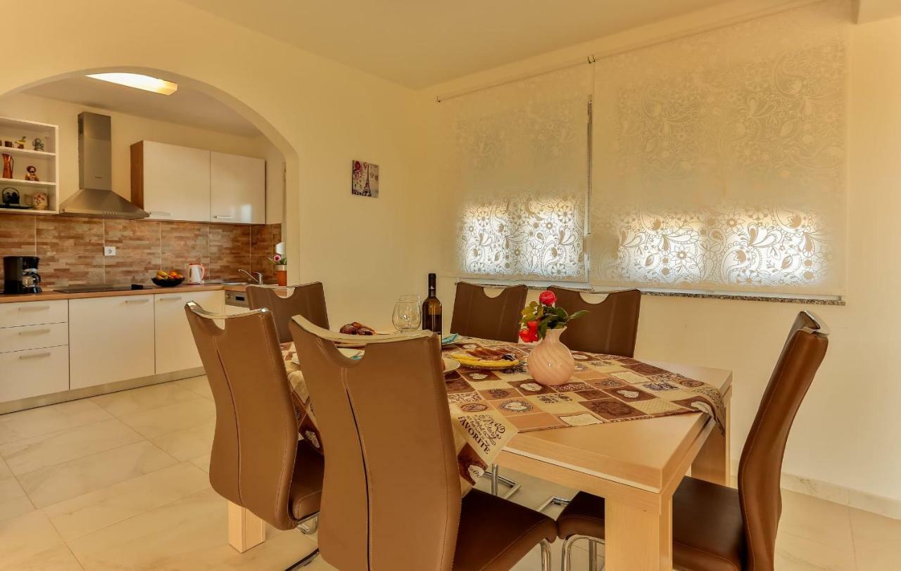 Apartments Dora Victoria Dream 메덜린 외부 사진