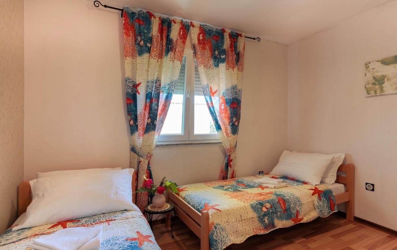 Apartments Dora Victoria Dream 메덜린 외부 사진