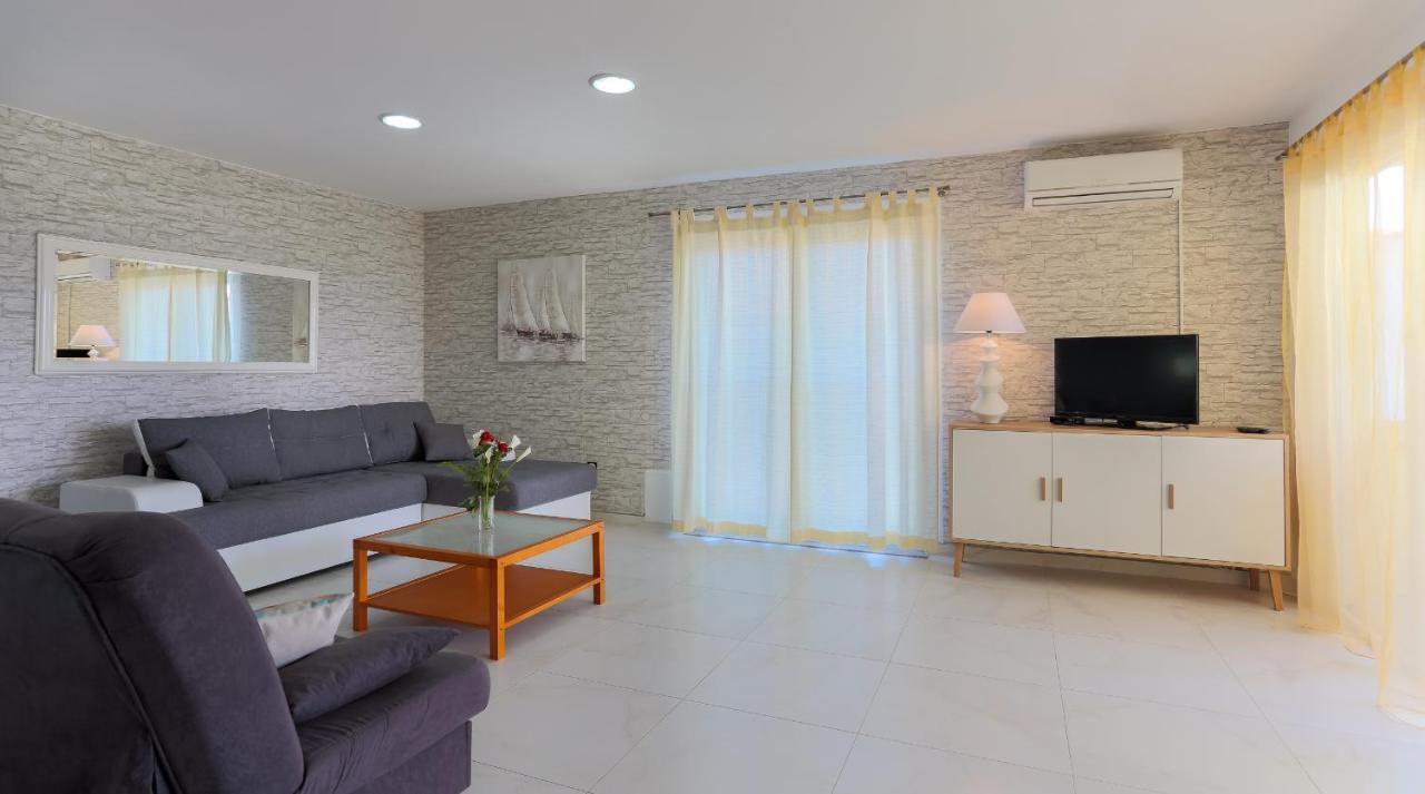 Apartments Dora Victoria Dream 메덜린 외부 사진