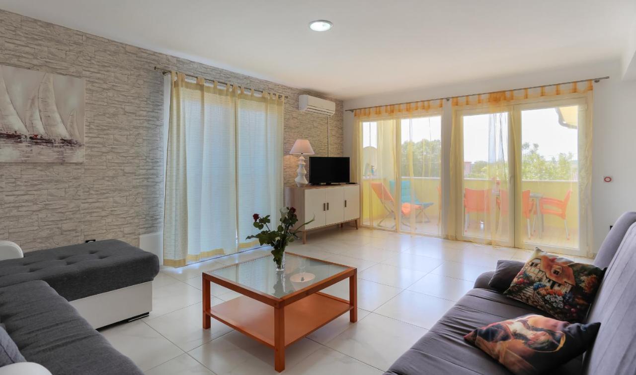 Apartments Dora Victoria Dream 메덜린 외부 사진