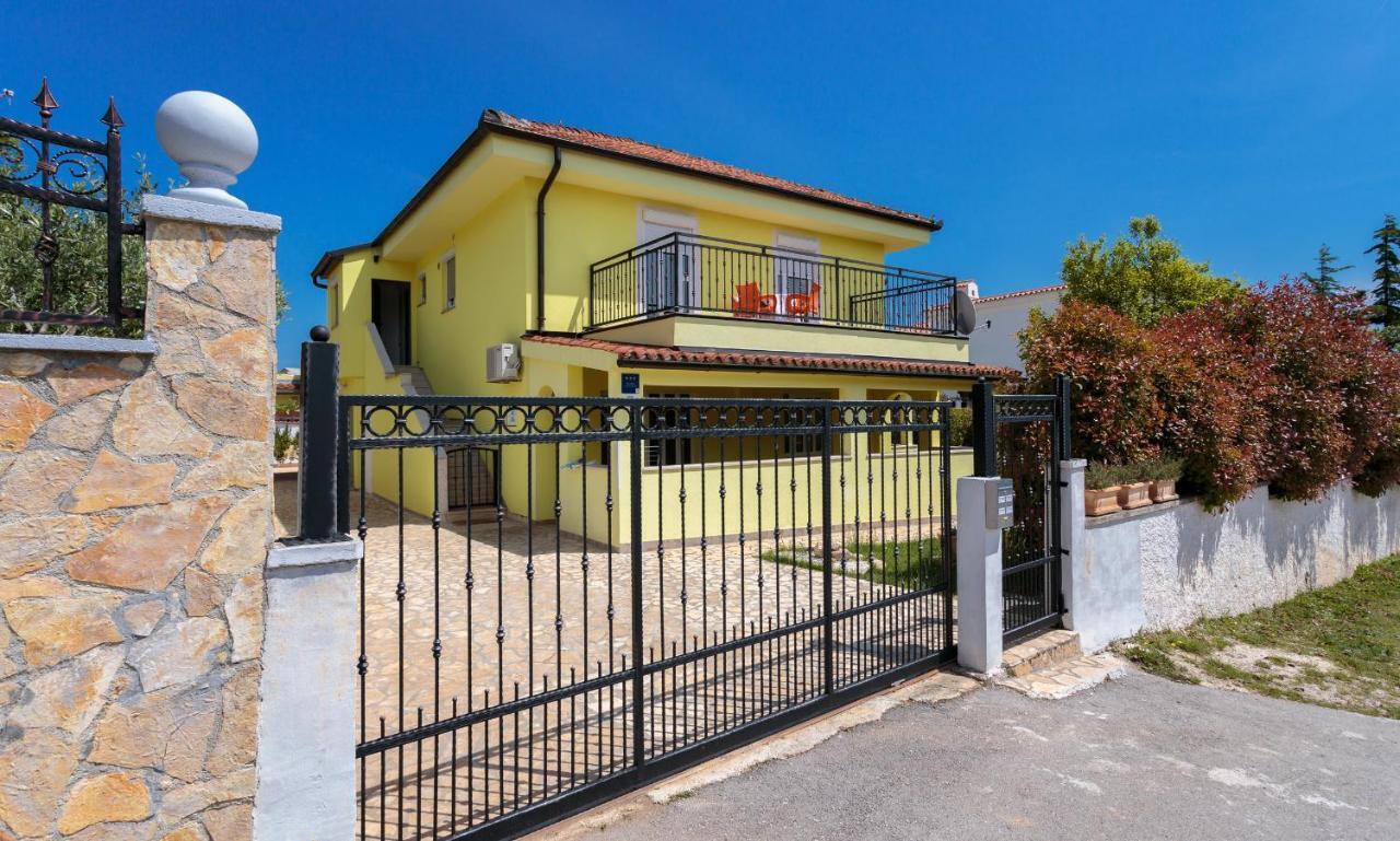 Apartments Dora Victoria Dream 메덜린 외부 사진